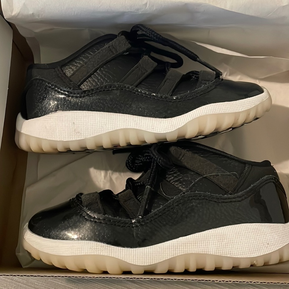Toddler Jordan 11 Retro Low - Size 9